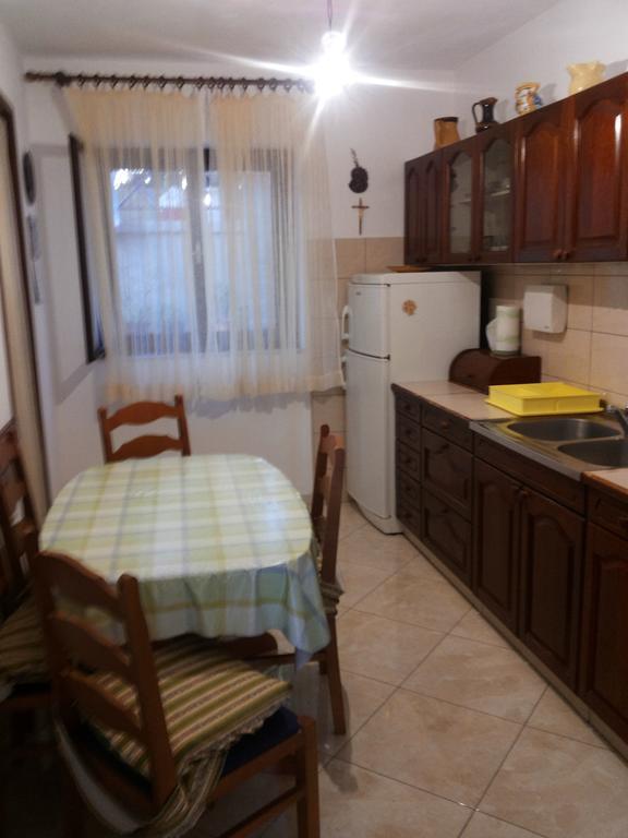 Apartment Ranka Postira Quarto foto